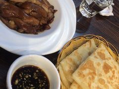 烙饼卷肘子-生活本该如此北京小馆(周庄嘉园店)