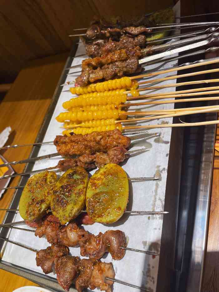 叁叁零鹤岗小串(双井店)-"鹤岗特色的烤串,在北京还不是太多.跟在东.