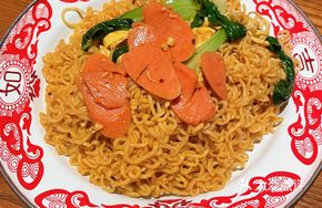 Old Lady's Stir-Fried Instant Noodles