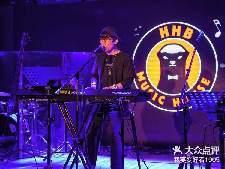 帅气平头哥魔都首家音乐酒吧互联网精英出没