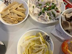 -德林酸菜鱼火锅(南丹店)