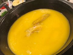 浓厚原只鸡煲花胶汤-鲜入围煮花胶鸡海鲜火锅