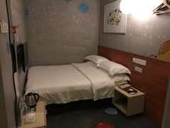 -卡罗酒店(东门晒布地铁站店)