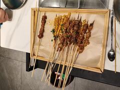 -山野的朋友露营炭火烤肉