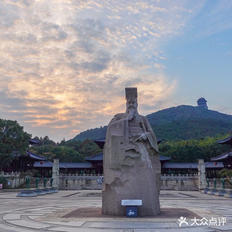 素有“湖州之巅”的美誉。 站于仁皇阁的脚下