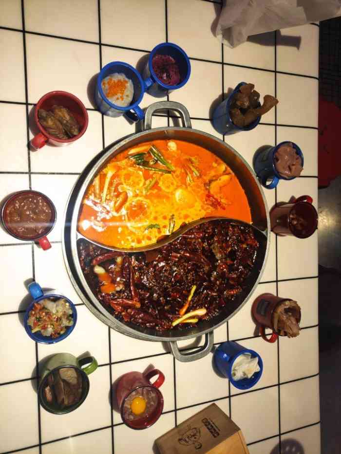 唐盅盅火锅(观音桥店)-"朋友安利的一家最近很火的火锅店其实不该.