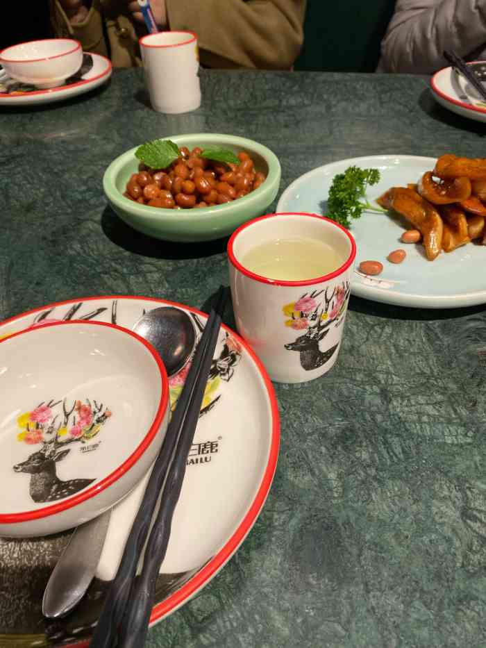 新白鹿餐厅(湖滨银泰in77c区店)-"说走就走的旅行,来到杭州后,第一