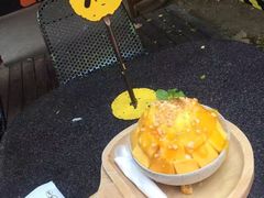 -莓园冰淇淋店
