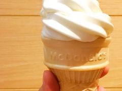 圆筒冰淇淋-麦当劳(湖滨路店)