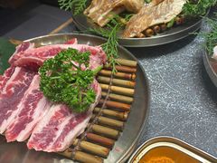 -草家酱蟹炭火烤肉店(珲春南路二店)