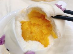 猪仔流沙包-馨越楼·点心·粤菜(赤坎店)