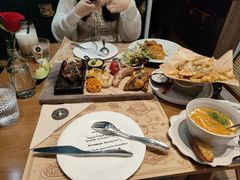 -Mark&Mars Restaurant