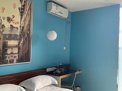 -卡罗酒店(东门晒布地铁站店)