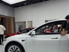 -TESLA 特斯拉(广州天环广场体验店)