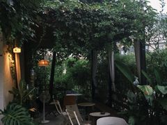 -彳亍咖啡·这里(水湾路店)