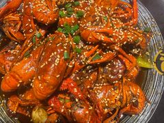 -肥肥虾庄·金牌油焖大虾(汉街SKP店)