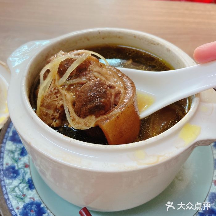 歪头牛肉(金龙壹号店)牛尾炖汤图片