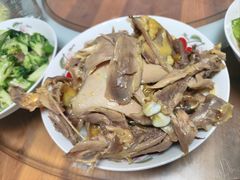 -头上红煨盐鸡·非遗院子餐厅