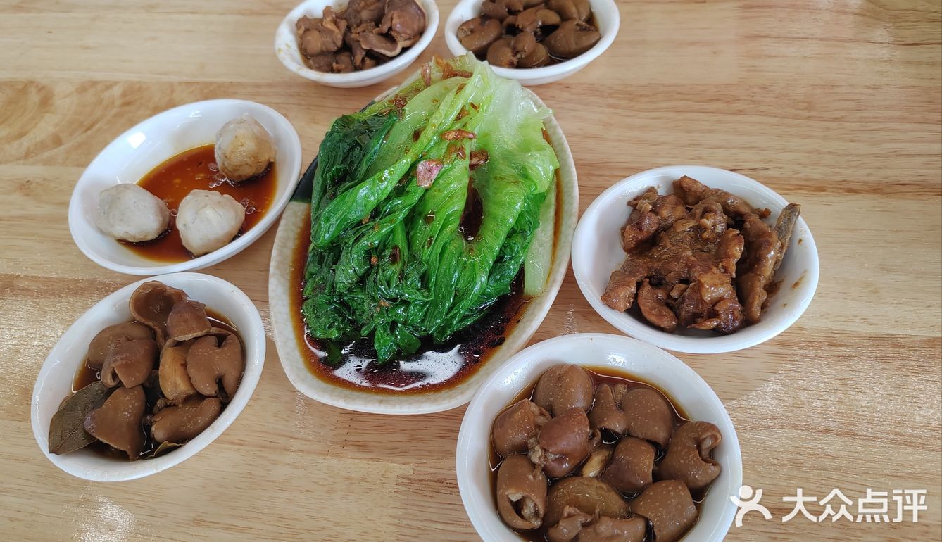 人均30多块钱就能吃饱，性价比超高。推荐，大家冲冲冲！