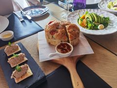 牛油果沙拉配油醋汁及烤核桃仁-恰餐厅及酒吧CHAR Bar & Grill(北京三里屯洲际店)