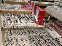 -美式眼镜·授权蔡司.依视路.尼康.豪雅.明月(人民广场店)