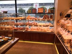面包甜点陈列柜-巴黎贝甜(泗泾店)