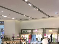 -URBAN REVIVO(济南领秀城贵和购物中心店)
