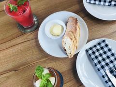 -ROAST coffee & eatery