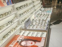 -爱视眸Eyeblling眼镜·依视路·蔡司镜片折扣店(百联南方商城购物中心)