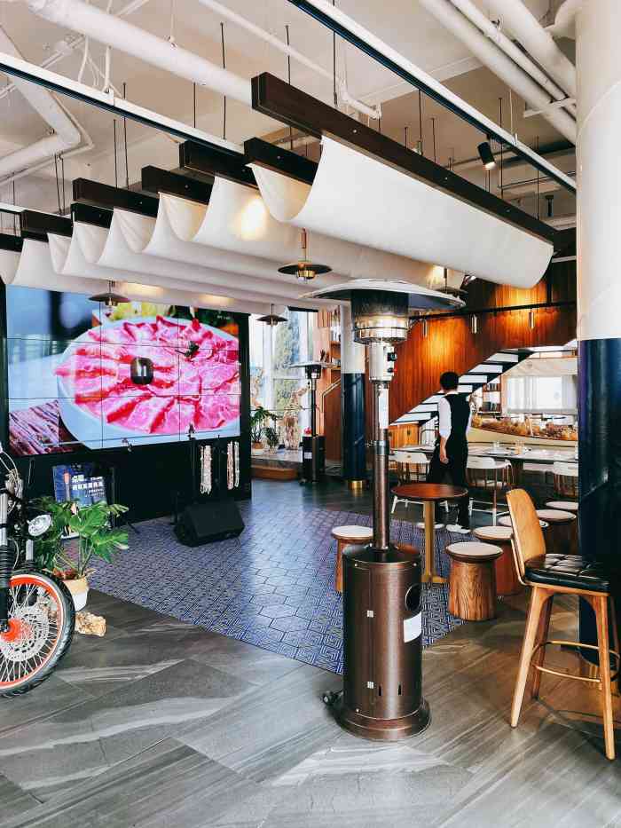 very lucky 微来餐厅-"[薄荷]环境:这么火的餐厅 环境肯定还.