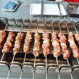 把羊的肉，牛的肉，串一串