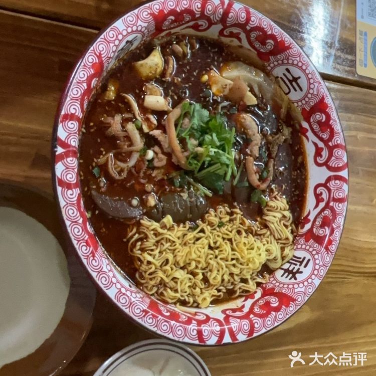 这家四川冒菜绝了！毛血旺麻辣鲜香，鸭血嫩滑Q弹