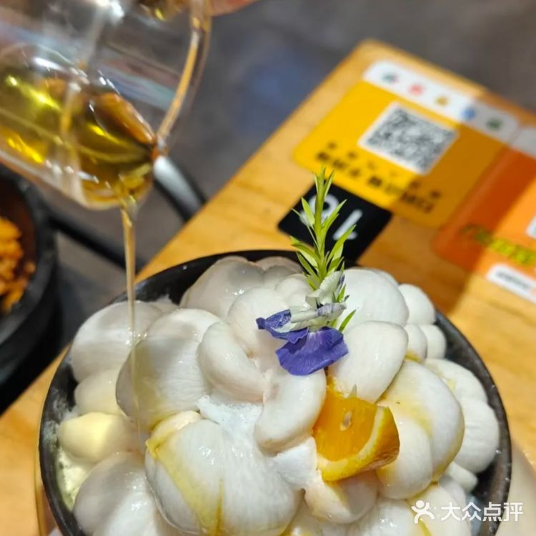 稻草烟熏黄油鸡香飘鲜肉烤肉极致美味