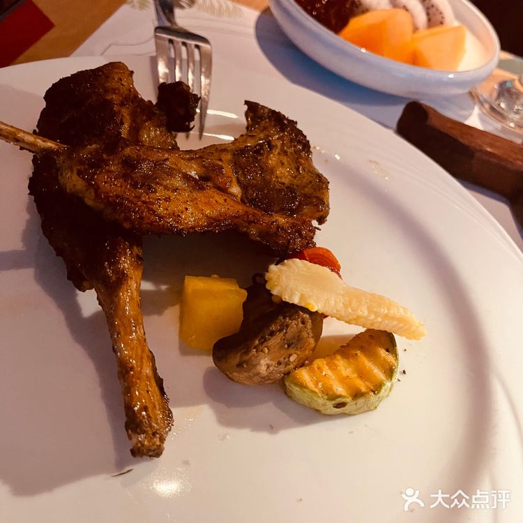 作为本地人第一次登上龙塔，龙塔的夜景还是美的