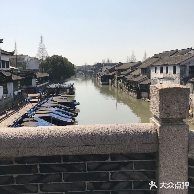 这是千灯古镇的著名景点＂三桥邀月＂之一