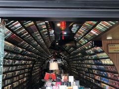 -钟书阁(珍园店)