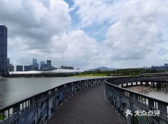 火辣辣的中午人才公园只有我