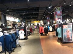 -阿迪达斯(百联徐汇商业广场运动旗舰店)