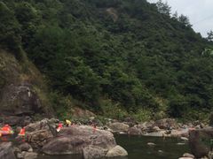 -安吉龙王山峡谷漂流