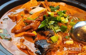 Earthen Pot-Braised Big Fish Head