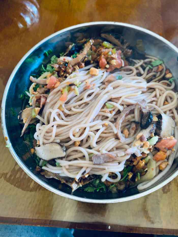 顺江烧肉米线-"#路边摊的魅力# 从火山地质公园出来,找..."-大众点评