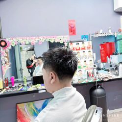 -15C7 男士理发馆 烫染专业店