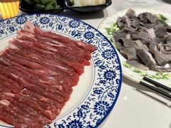 大刀现切鲜羊后腿-一只羊·铜锅涮羊肉烧烤