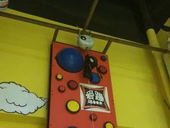 -爱蹦iBOON蹦床运动馆(江汉店)