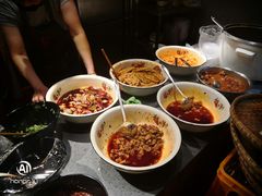 -爆炸头阿姨小四川正宗川味小吃(无任何分店)
