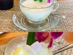 -Chom Cafe and Restaurant