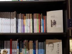 -荒岛书店(黄县路店)
