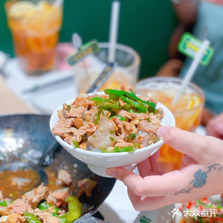 费大厨辣椒炒肉 | 小炒肉大王来上海啦[礼花]