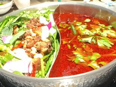-伴山牛贵州黄牛肉火锅·苗疆非遗艺术餐厅(上海首店)