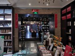 -钟书阁(松江泰晤士小镇店)